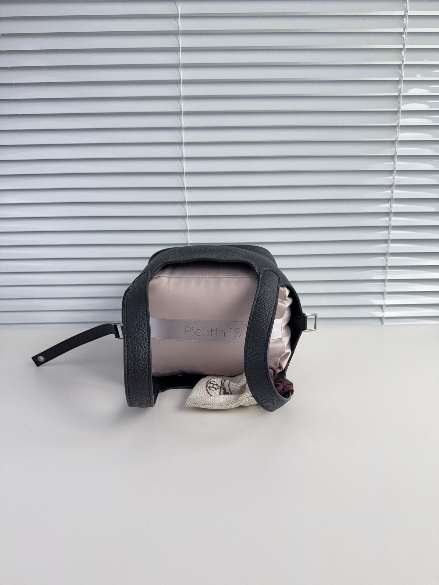 Hermes 菜篮子18黑银 c刻