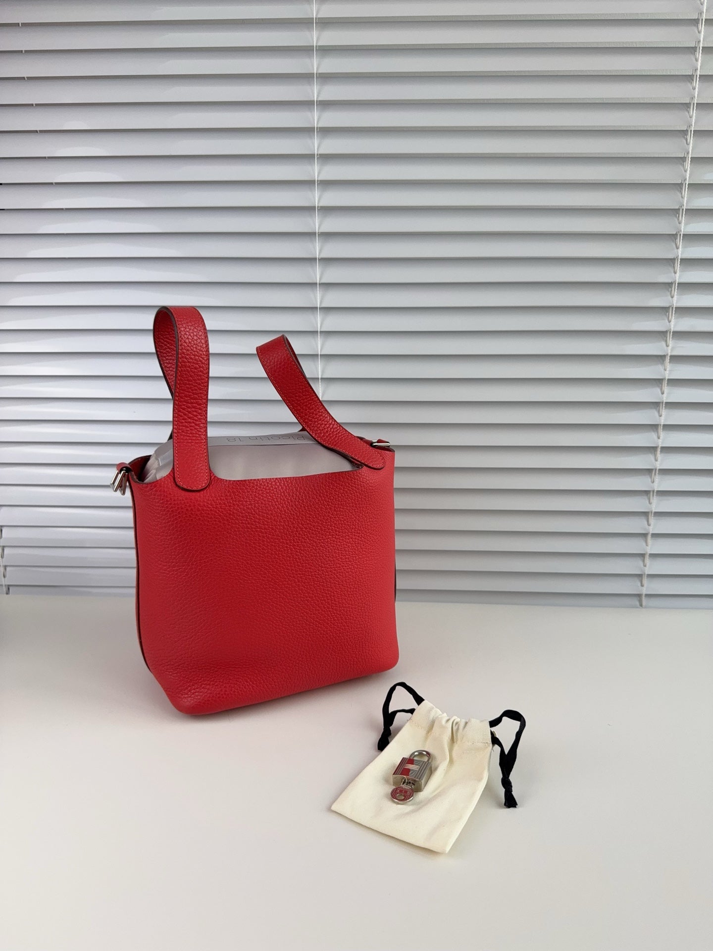 Hermes 菜篮子红色银扣 18寸 框R