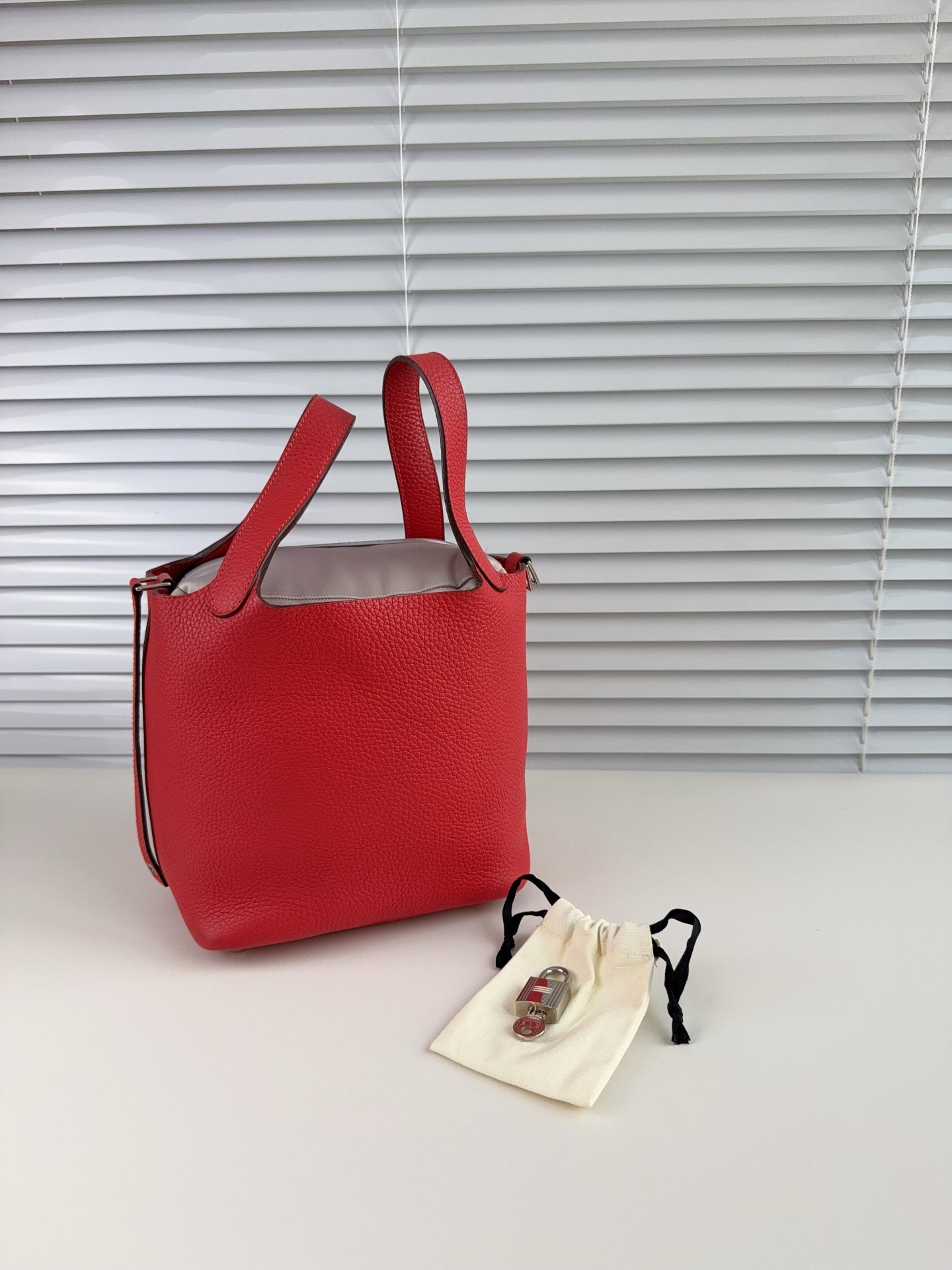 Hermes 菜篮子红色银扣 18寸 框R